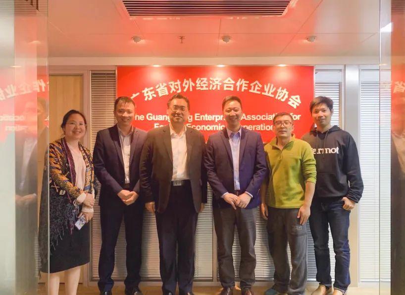 2 月 10 日 廣東省對外經(jīng)濟(jì)合作企業(yè)協(xié)會駐莫斯科代表處首席代表&俄羅斯粵商會會長孫繼業(yè)、秘書長于超先、秘書長李欽武、正睿咨詢集團(tuán)商業(yè)服務(wù)中心總經(jīng)理武文盛（左3）、項目總監(jiān)譚懿（左2）合影