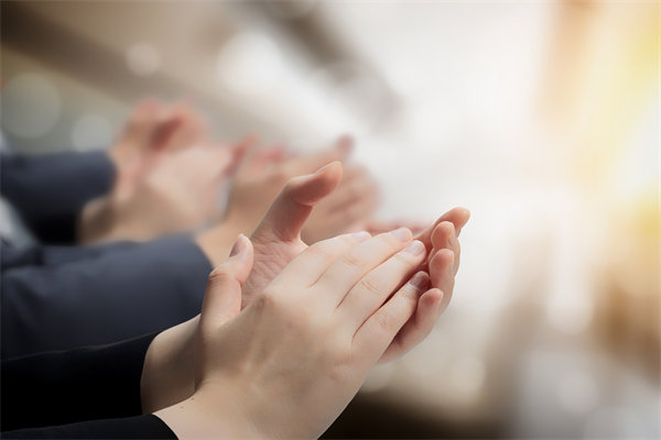 薪酬績(jī)效與戰(zhàn)略目標(biāo)協(xié)同，推動(dòng)企業(yè)持續(xù)發(fā)展與成長(zhǎng)