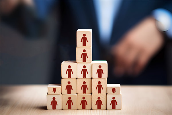 企業(yè)的發(fā)展戰(zhàn)略不僅僅是老板一個(gè)人的問題，還有誰(shuí)？