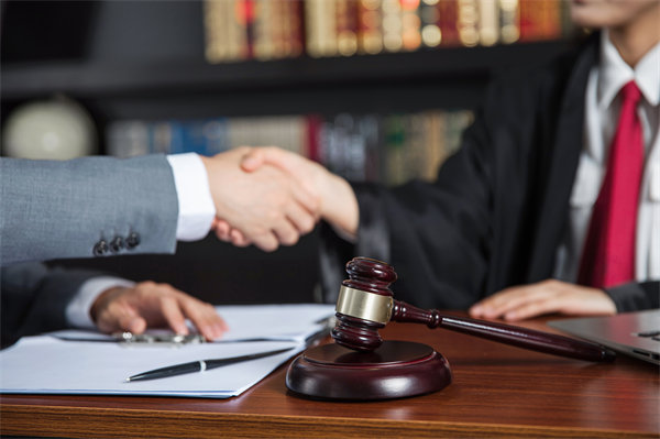 薪酬管理中如何確保合法合規(guī)，避免法律風(fēng)險？