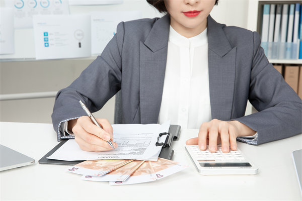 企業(yè)戰(zhàn)略轉(zhuǎn)型的關(guān)鍵成功因素與風(fēng)險規(guī)避策略何在？