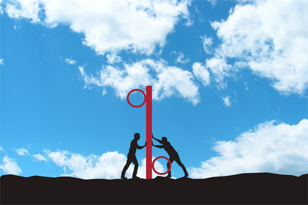 在全球化背景下，企業(yè)如何構(gòu)建競爭優(yōu)勢的戰(zhàn)略框架？