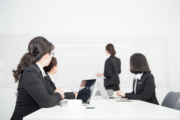 員工培訓(xùn)無效、成長慢，人力資源管理怎樣定制高效方案？